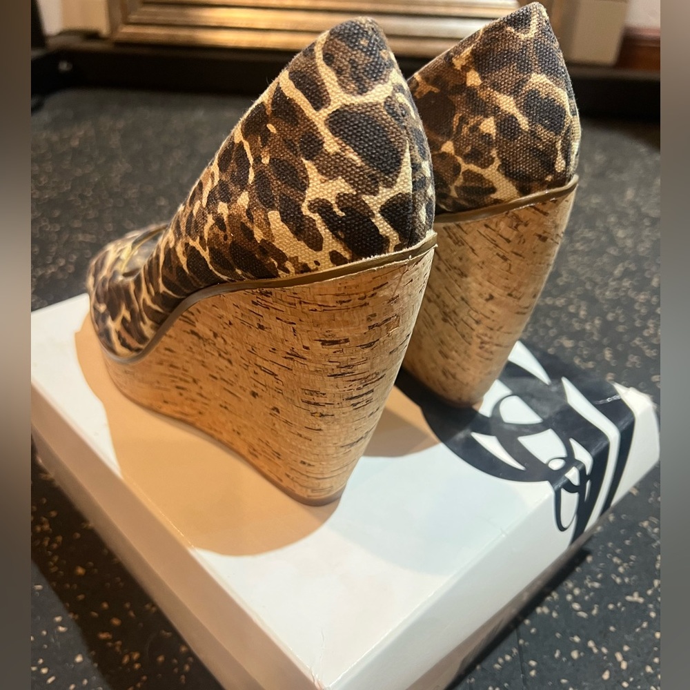 Nine West wedges 8.5 neutral animal print - Picture 3 of 5